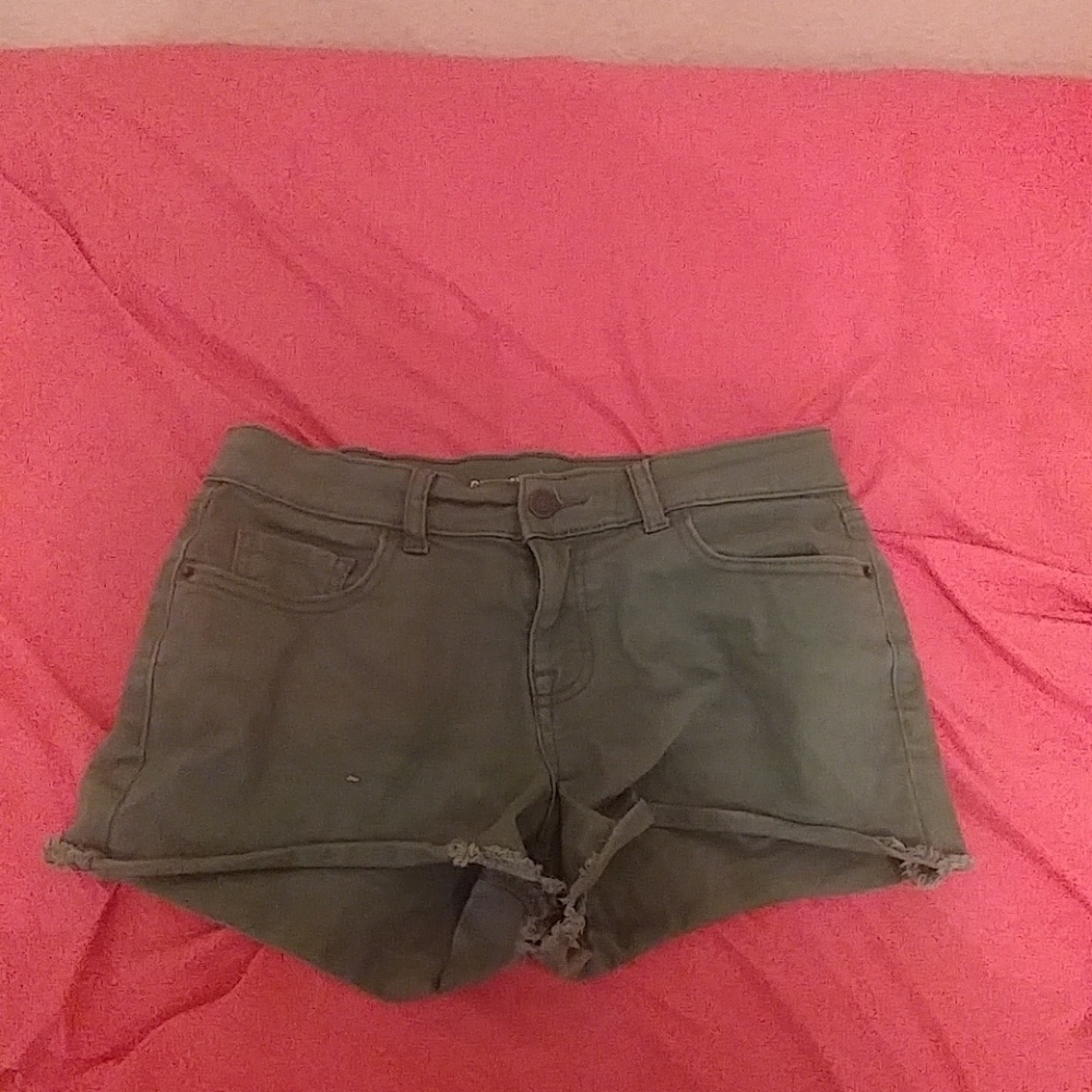 Shorts - Picture 2 of 3